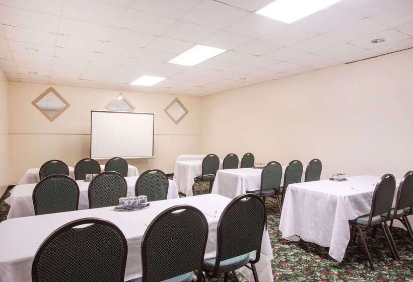 هتل Ramada By Wyndham & Suites Warner Robins