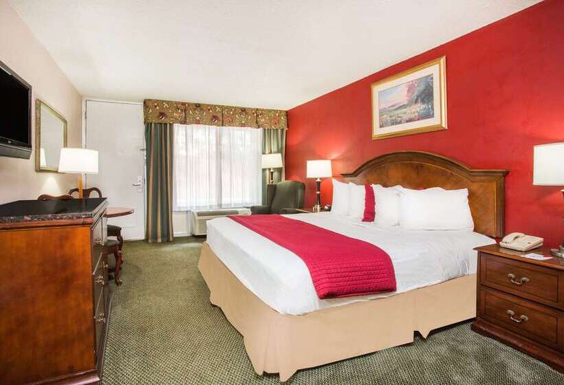 هتل Ramada By Wyndham & Suites Warner Robins