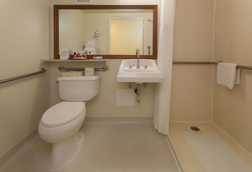 هتل Ramada Plaza By Wyndham Waikiki
