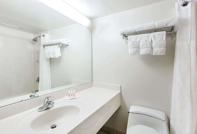 هتل Ramada Plaza By Wyndham Waikiki