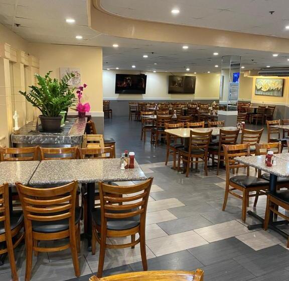 هتل Ramada Plaza By Wyndham Waikiki