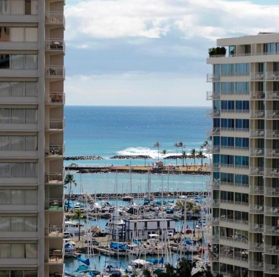 هتل Ramada Plaza By Wyndham Waikiki