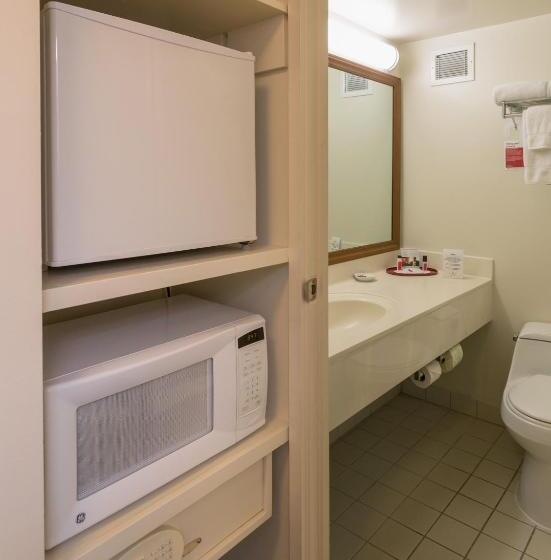 هتل Ramada Plaza By Wyndham Waikiki