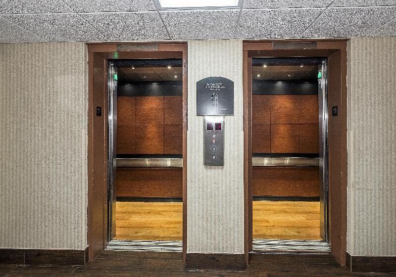 בית מלון כפרי Red Roof Inn Hartford  New Britain