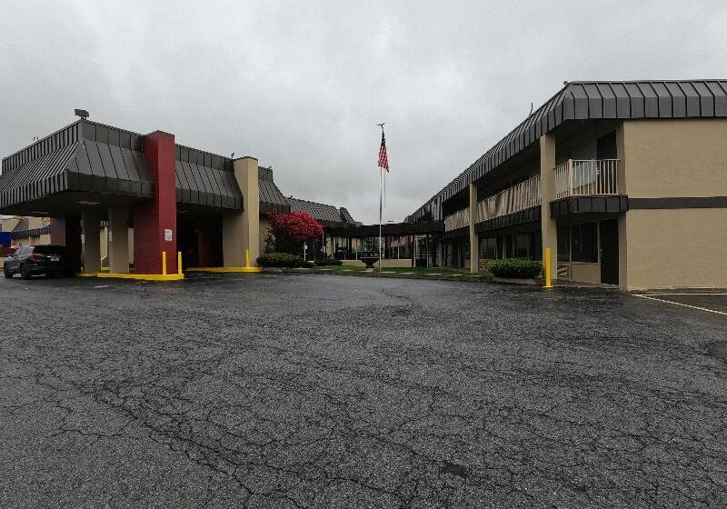 Отель Red Roof Inn Reading