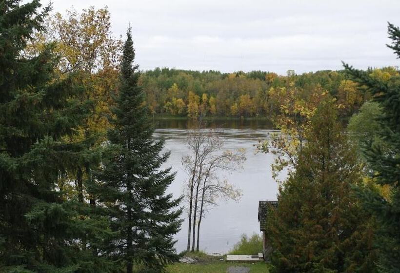 Отель Riverfront