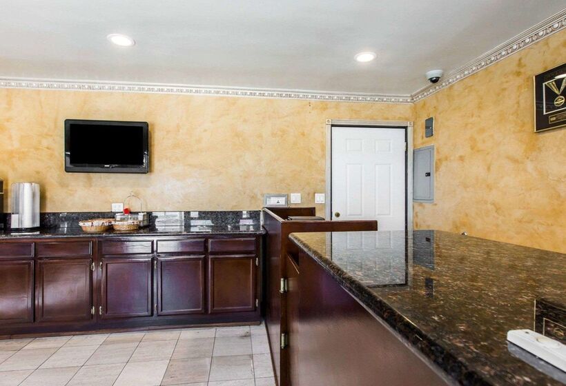 هتل Rodeway Inn & Suites Pacific Coast Highway