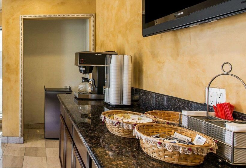 هتل Rodeway Inn & Suites Pacific Coast Highway