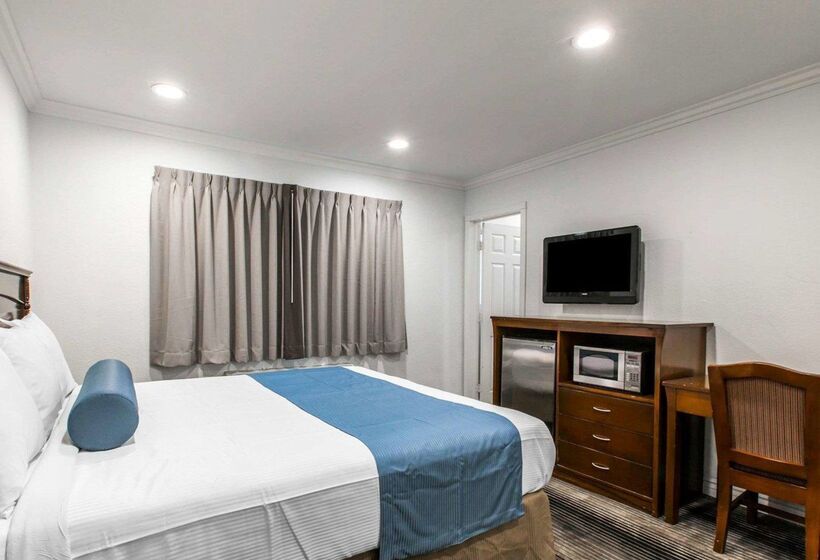 هتل Rodeway Inn & Suites Pacific Coast Highway