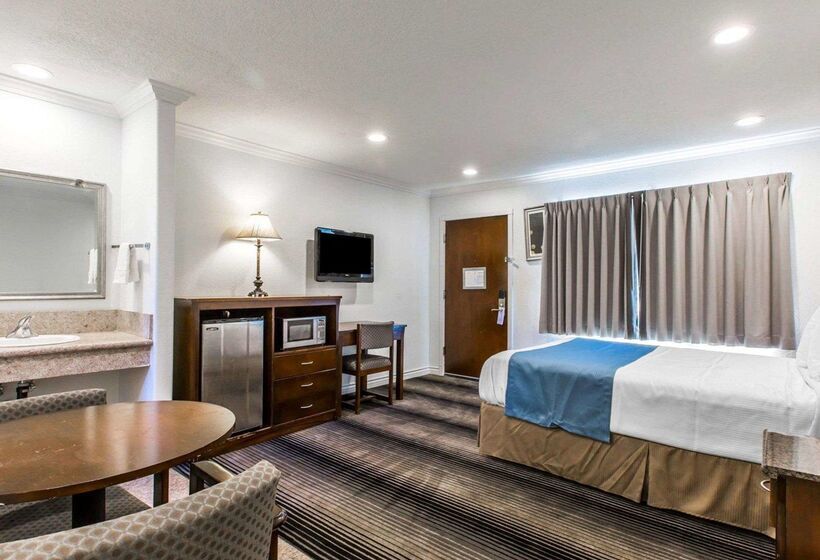 هتل Rodeway Inn & Suites Pacific Coast Highway