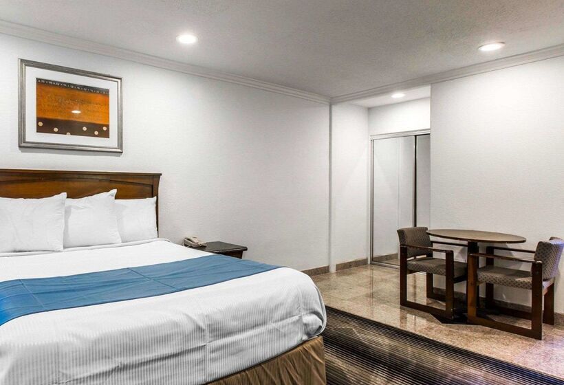 هتل Rodeway Inn & Suites Pacific Coast Highway