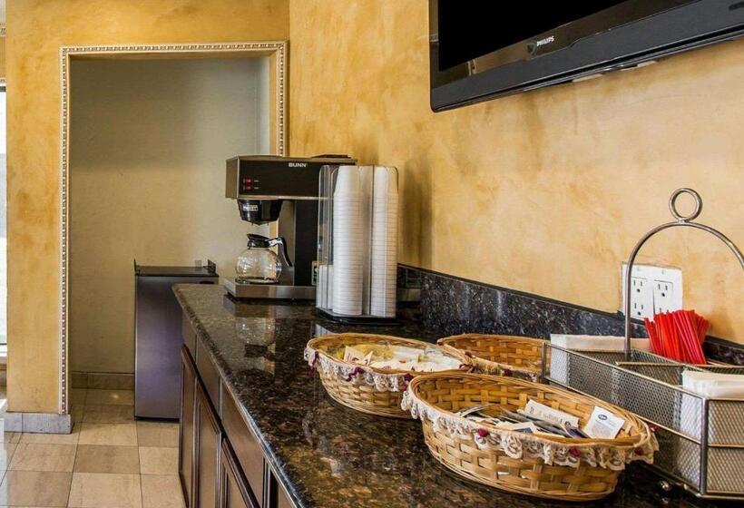 هتل Rodeway Inn & Suites Pacific Coast Highway