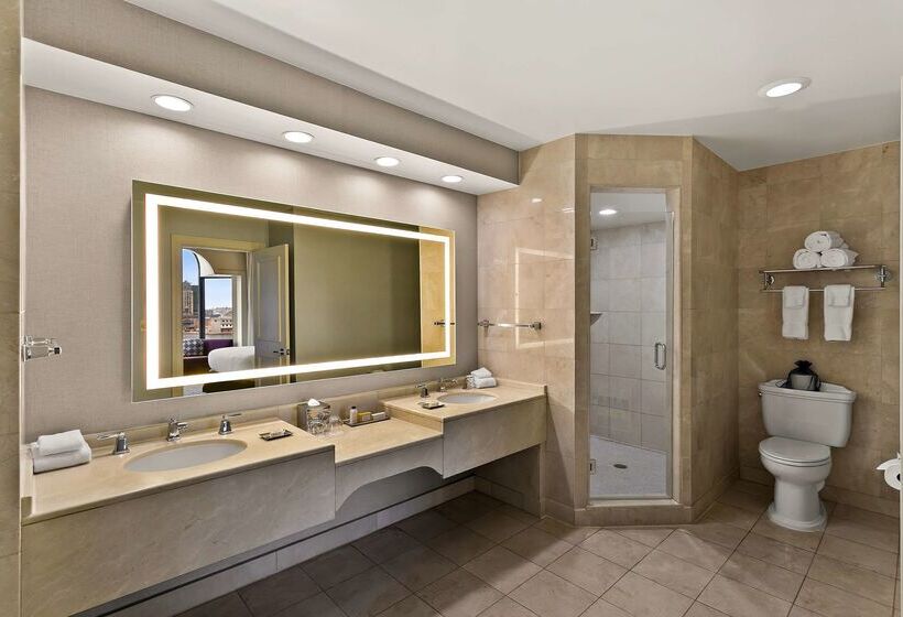 هتل The Royal Sonesta Harbor Court Baltimore