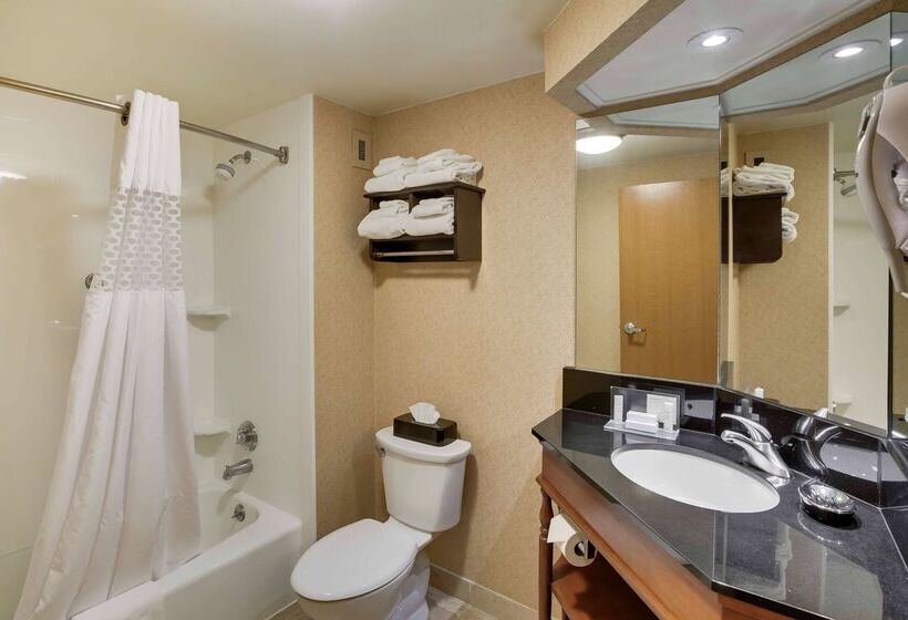 هتل Wingate By Wyndham Cranberry