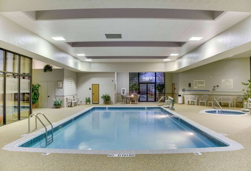هتل Wingate By Wyndham Cranberry