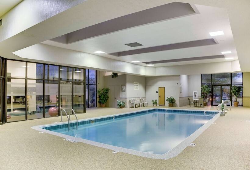هتل Wingate By Wyndham Cranberry