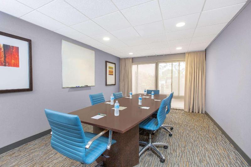 هتل Hampton Inn By Hilton Los Angeles Airport