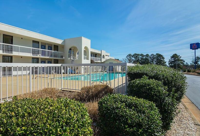 Motel 6newnan, Ga