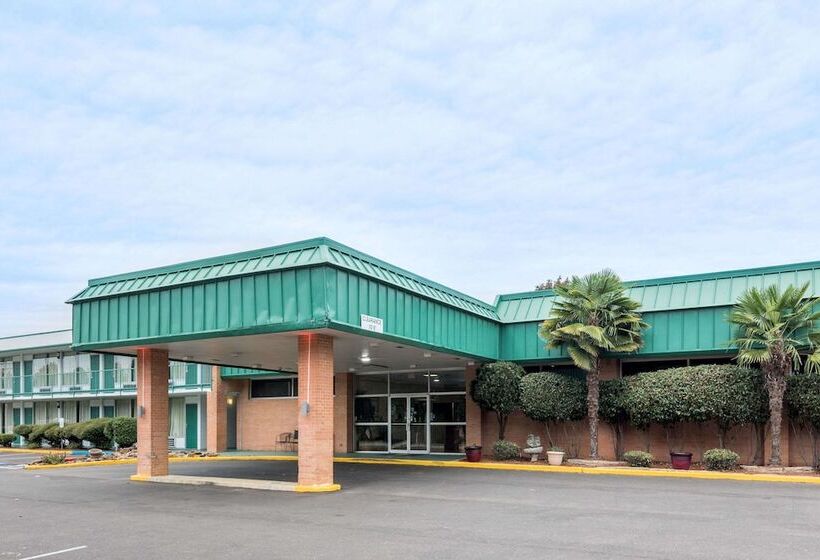 فندق على الطريق Super 8 By Wyndham Hope