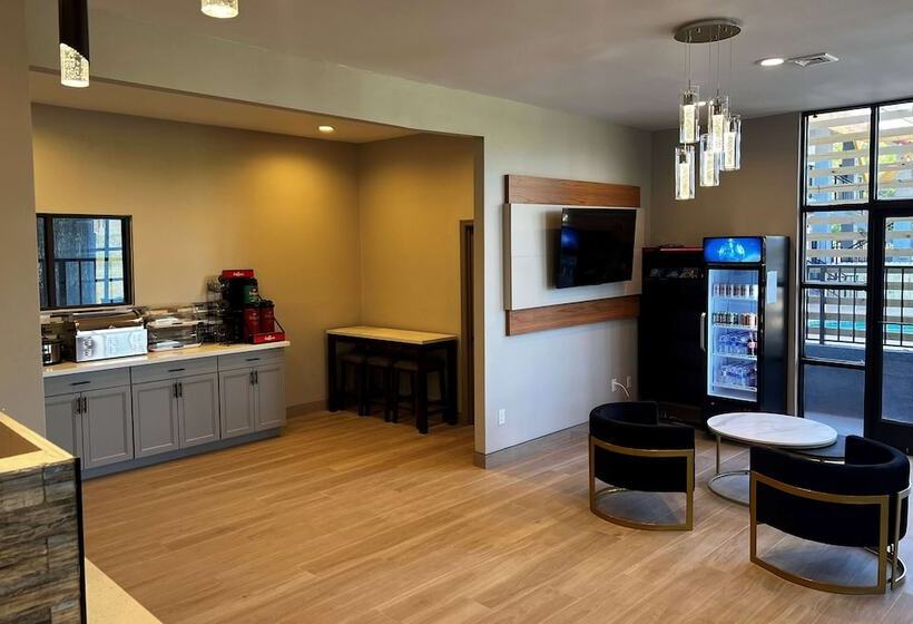 هتل Ramada By Wyndham Bainbridge