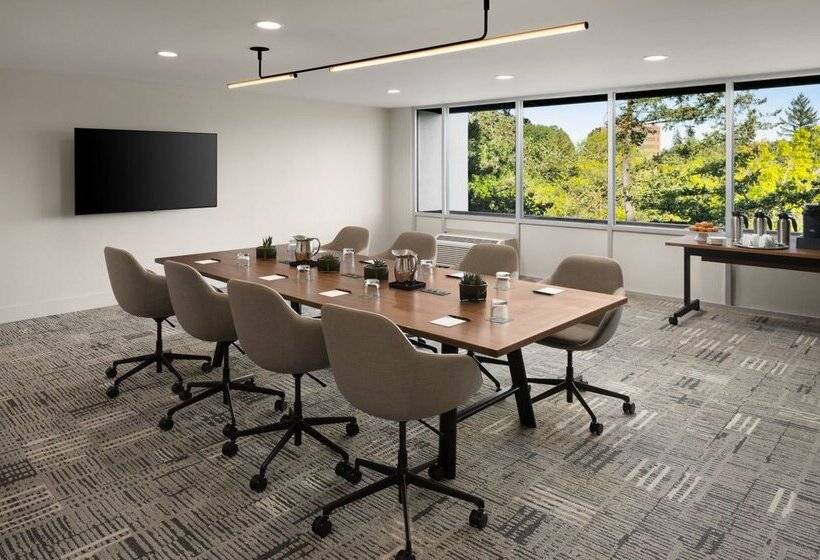 AC Hotel by Marriott Portland Lake Oswego