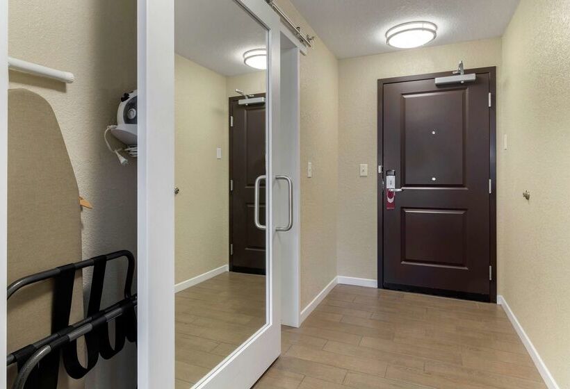 هتل Hampton Inn Green Bay Downtown