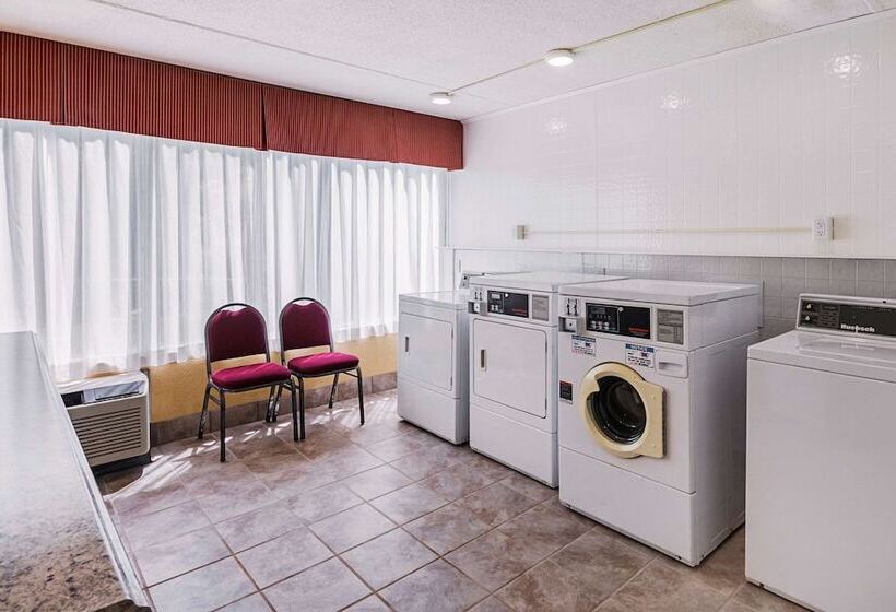 فندق Clarion Inn