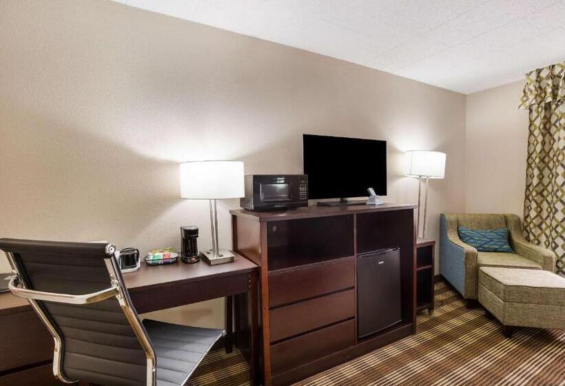ホテル Pocono Inn & Banquet   Stroudsburg