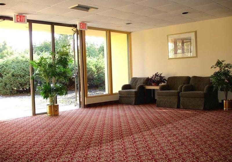 ホテル Pocono Inn & Banquet   Stroudsburg