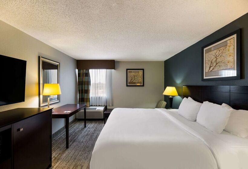 Hotel Clarion  San Angelo Near Convention Center