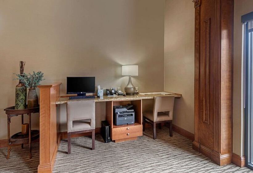 هتل Comfort Inn & Suites Springfield I 44