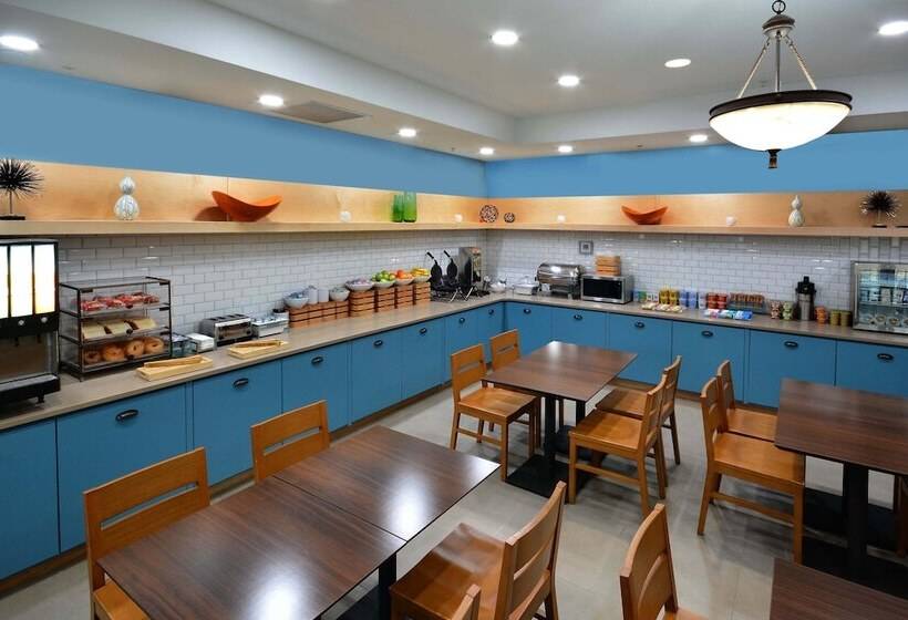 هتل Country Inn & Suites By Radisson, Asheville West Near Biltmore