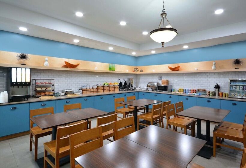 هتل Country Inn & Suites By Radisson, Asheville West Near Biltmore