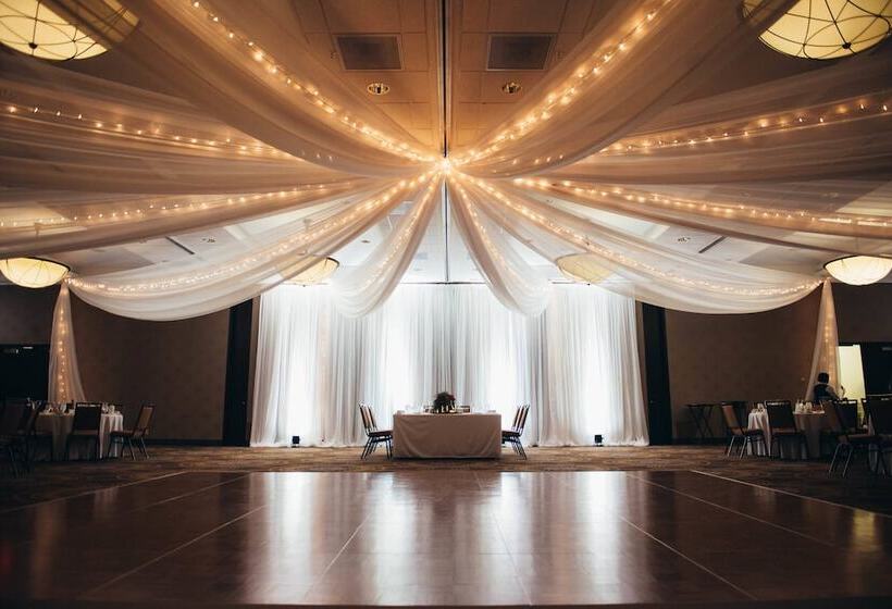 هتل Courtyard By Marriott Minneapolis Downtown