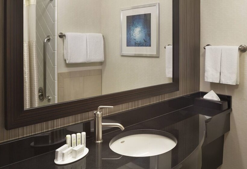 هتل Courtyard By Marriott Fishermans Wharf