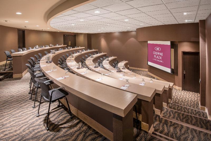 ホテル Crowne Plaza Indianapolis Airport, An Ihg
