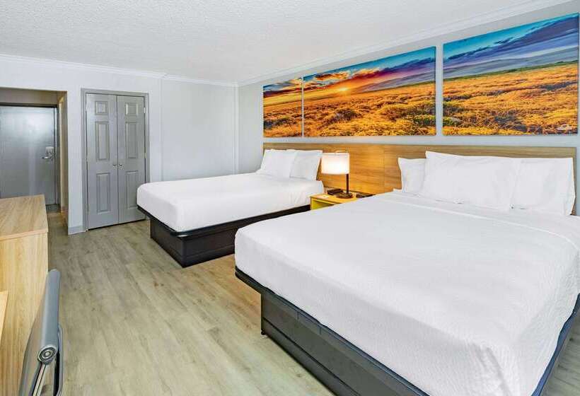 هتل Days Inn By Wyndham Del Rio