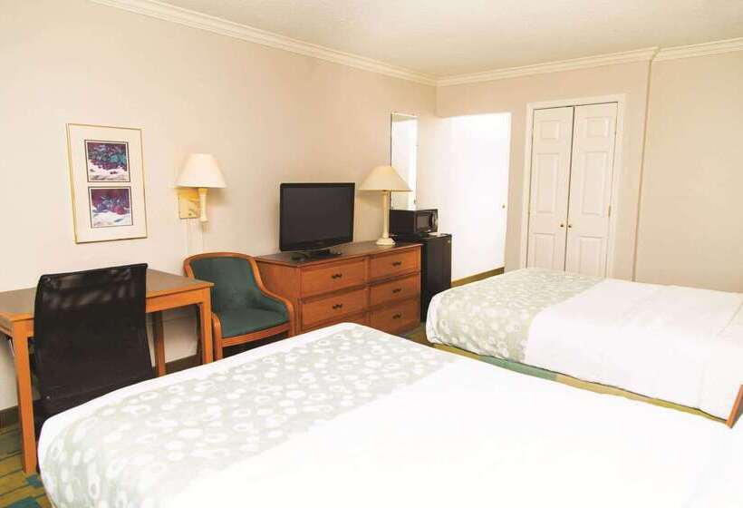 هتل Days Inn By Wyndham Del Rio