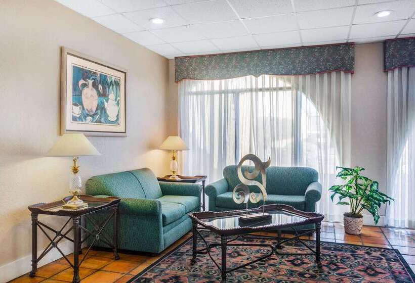 هتل Days Inn By Wyndham Del Rio