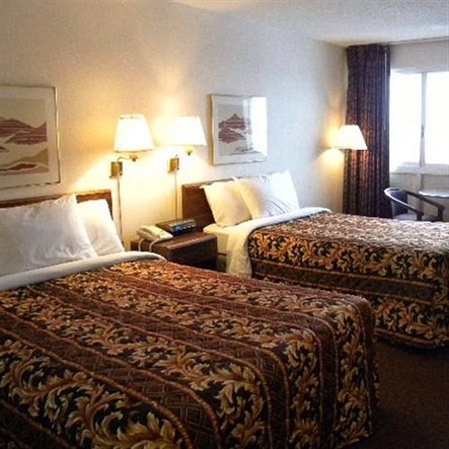 Magnuson Hotel Lansing