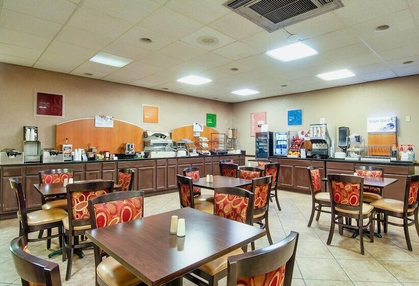 בית מלון כפרי Days Inn & Suites By Wyndham Johnson City