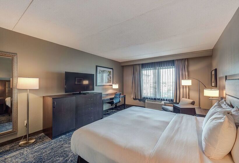 هتل Doubletree By Hilton  Bloomington