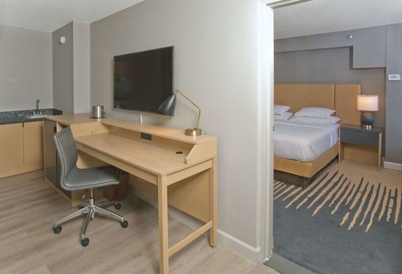 هتل Doubletree By Hilton Chico