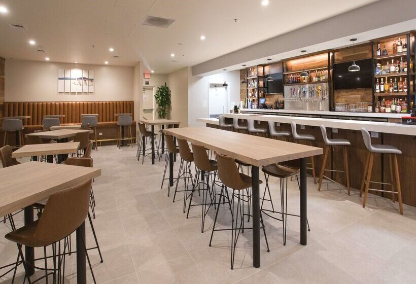 هتل Doubletree By Hilton Chico