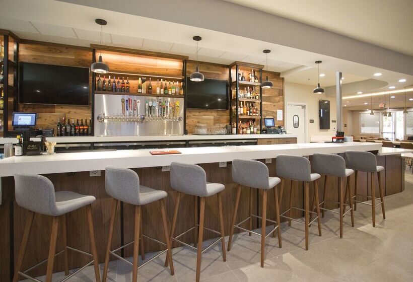 هتل Doubletree By Hilton Chico
