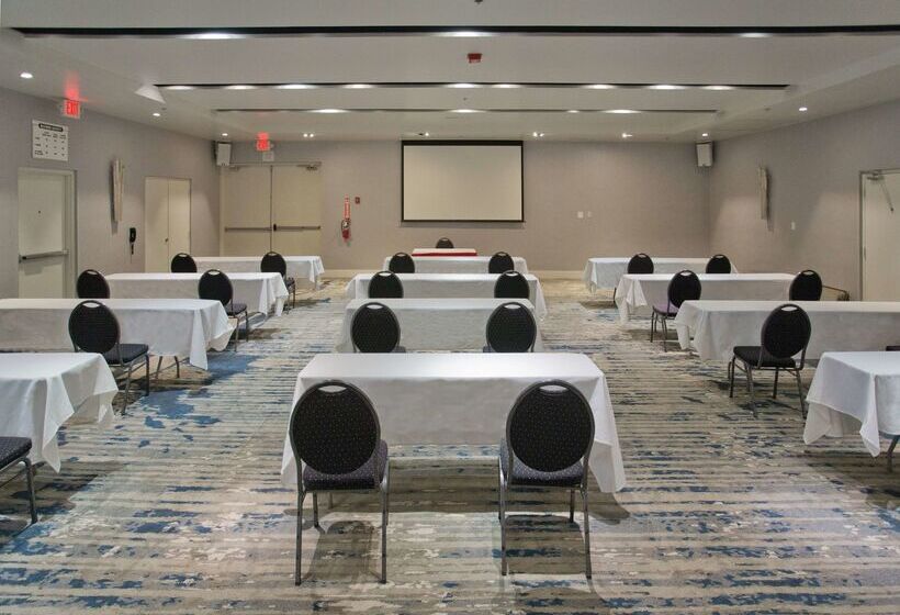 هتل Doubletree By Hilton Chico