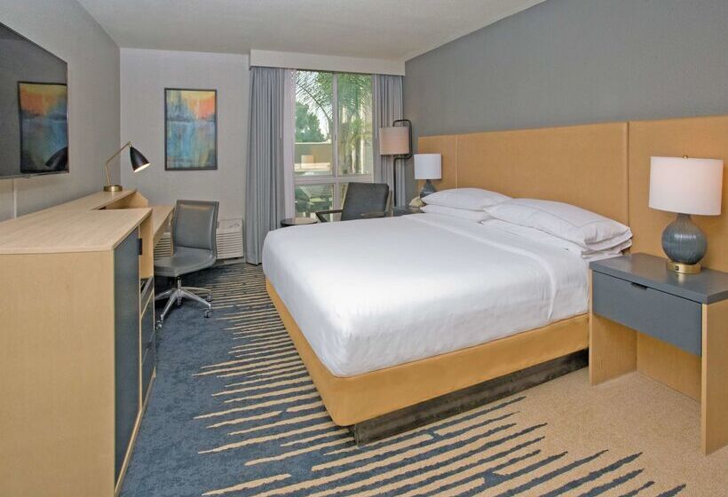 هتل Doubletree By Hilton Chico