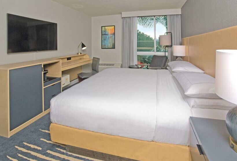 هتل Doubletree By Hilton Chico