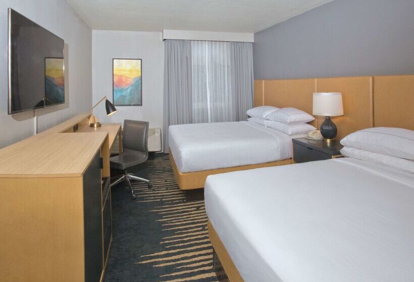 هتل Doubletree By Hilton Chico