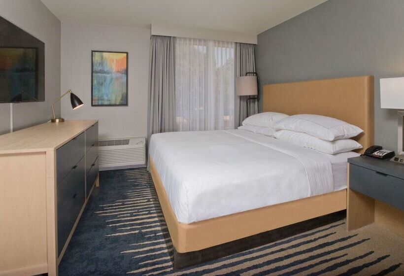 هتل Doubletree By Hilton Chico